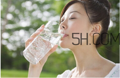 運(yùn)動(dòng)前吃什么好？跳繩減肥會(huì)瘦胸嗎？