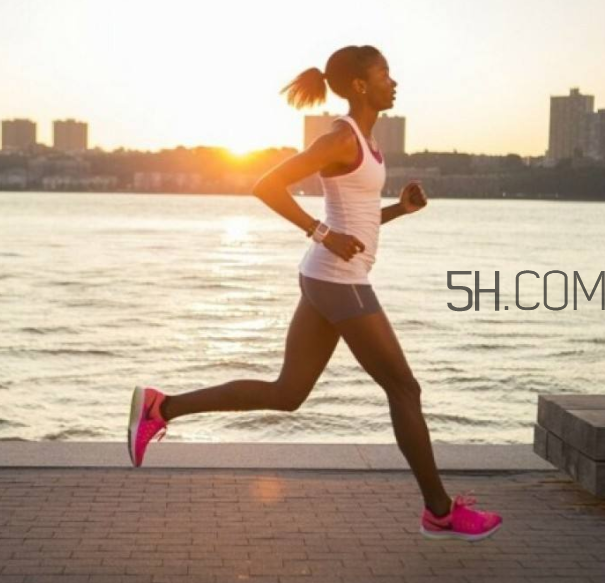 穿松糕鞋能跑步嗎？早上跑步夠長高嗎？