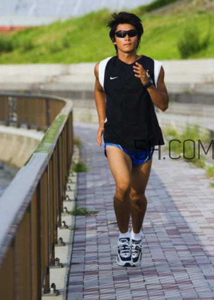 跑步時(shí)間多長(zhǎng)合適？跑步用什么鞋？