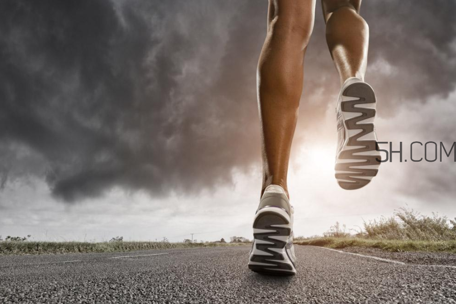 長期跑步對身體有哪些好處？飯后四個動作瘦身減腰