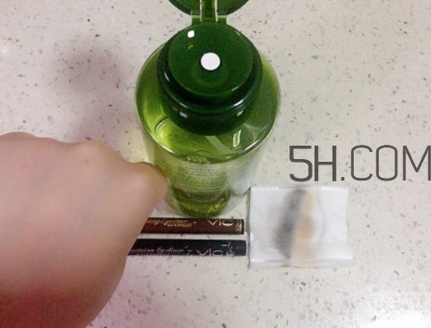 悅詩風吟綠茶精萃保濕卸妝液有幾種_怎么選