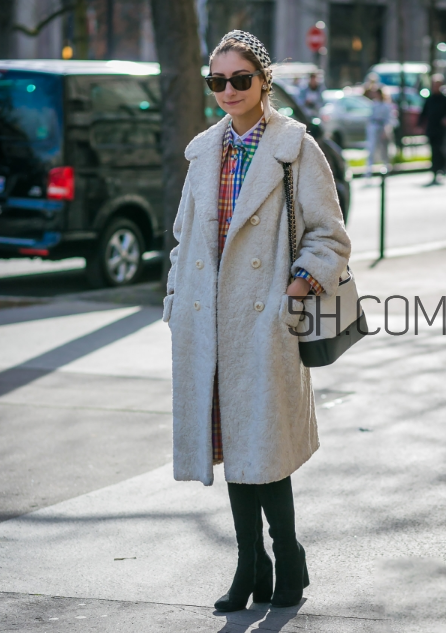 白色包包配什么衣服？白色包包怎么搭配？