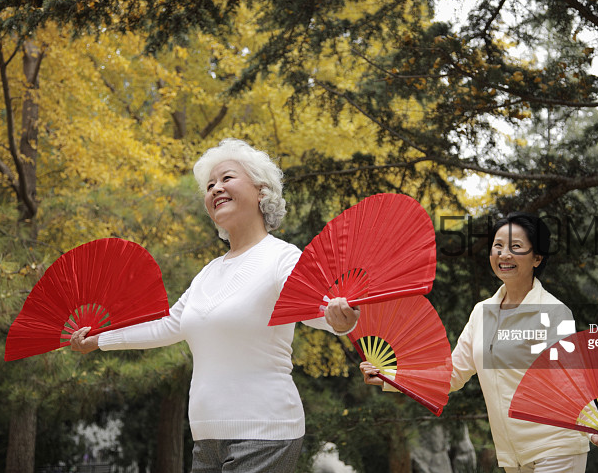 頸椎病能游泳嗎？頸椎病能引起胸疼嗎？