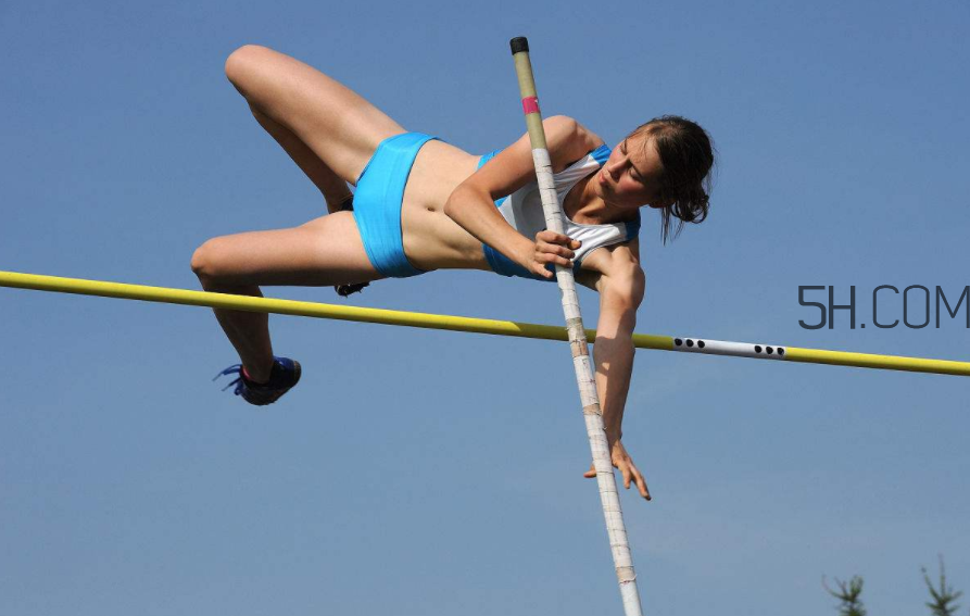 如何做好撐桿跳高運動？背越式跳高的七大技巧