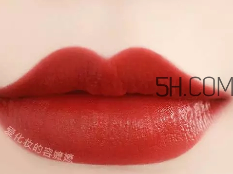 hold live小辣椒口紅20號磚紅色和mac chili試色對比 hold live小辣椒口紅20號磚紅色和mac chili試色對比