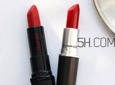 hold live小辣椒口紅20號磚紅色和mac chili試色對比 hold live小辣椒口紅20號磚紅色和mac chili試色對比