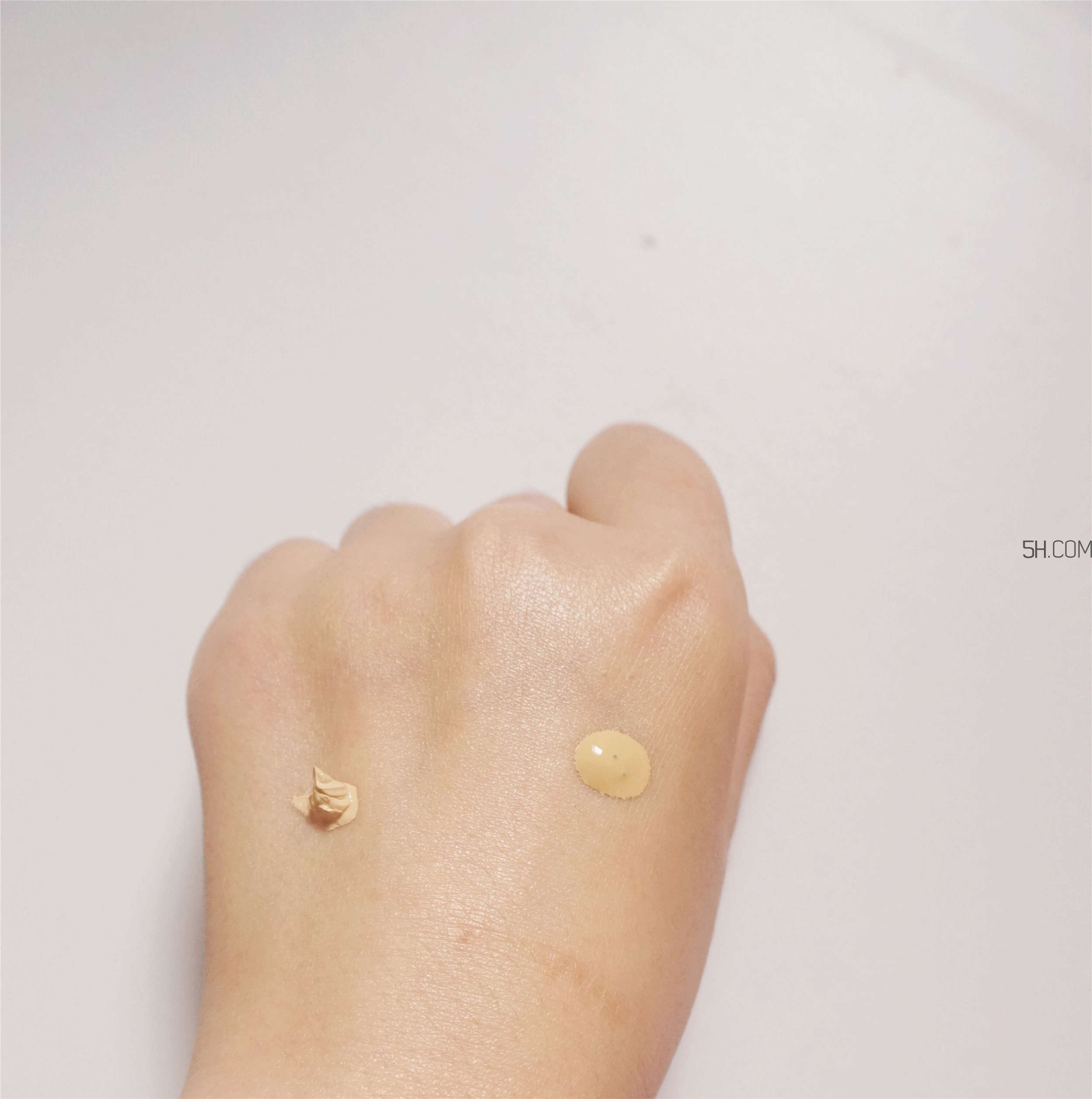 芭比波朗蟲草粉底液和covermark中草粉底霜哪個(gè)好? 芭比波朗蟲草粉底液和covermark中草粉底霜哪個(gè)好?