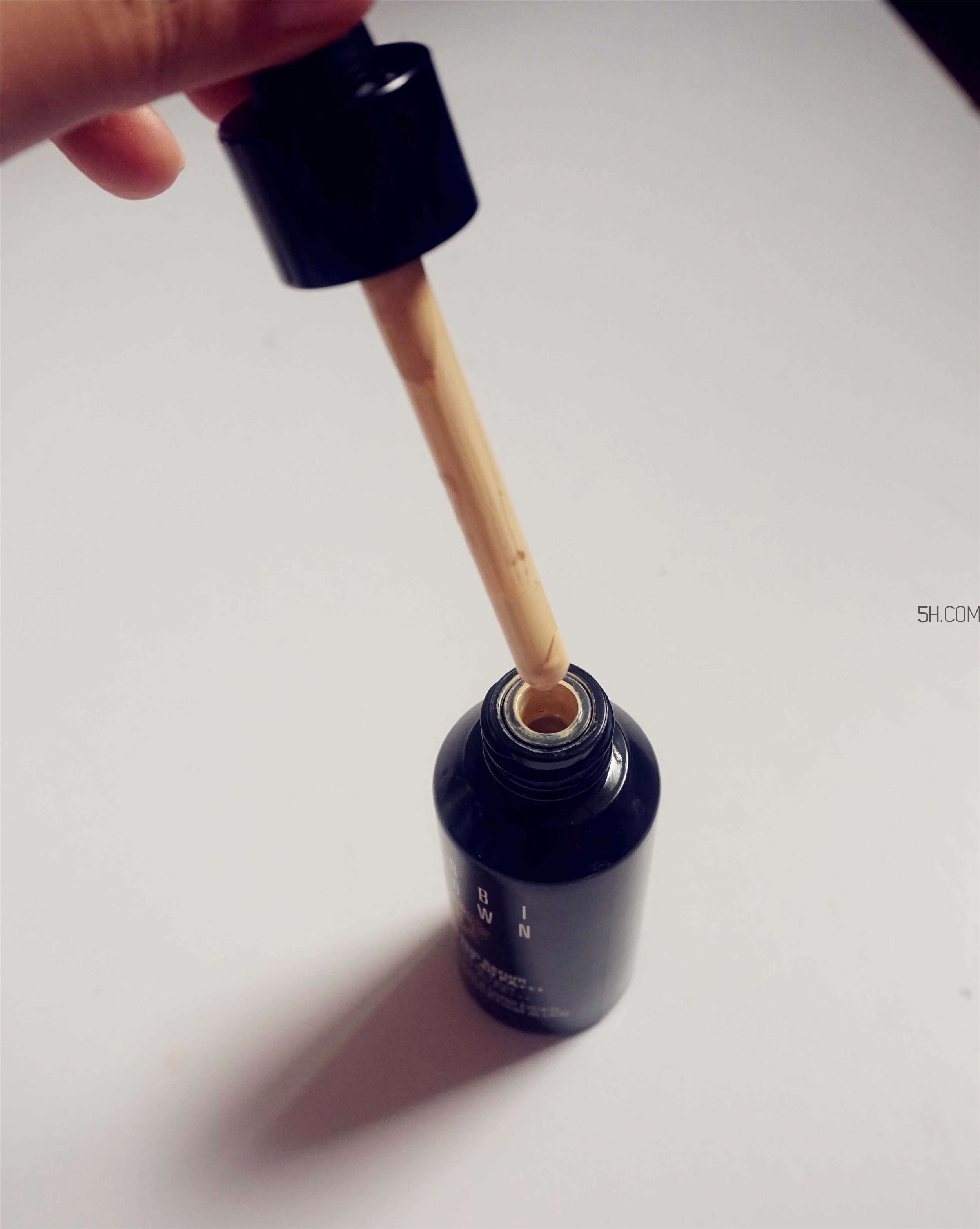 芭比波朗蟲草粉底液和covermark中草粉底霜哪個(gè)好? 芭比波朗蟲草粉底液和covermark中草粉底霜哪個(gè)好?