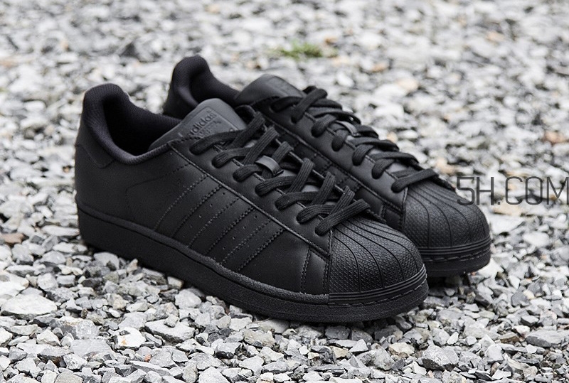 小黑鞋搭配什么褲子好看_小黑鞋搭配什么顏色褲子 小黑鞋搭配什么褲子好看_小黑鞋搭配什么顏色褲子