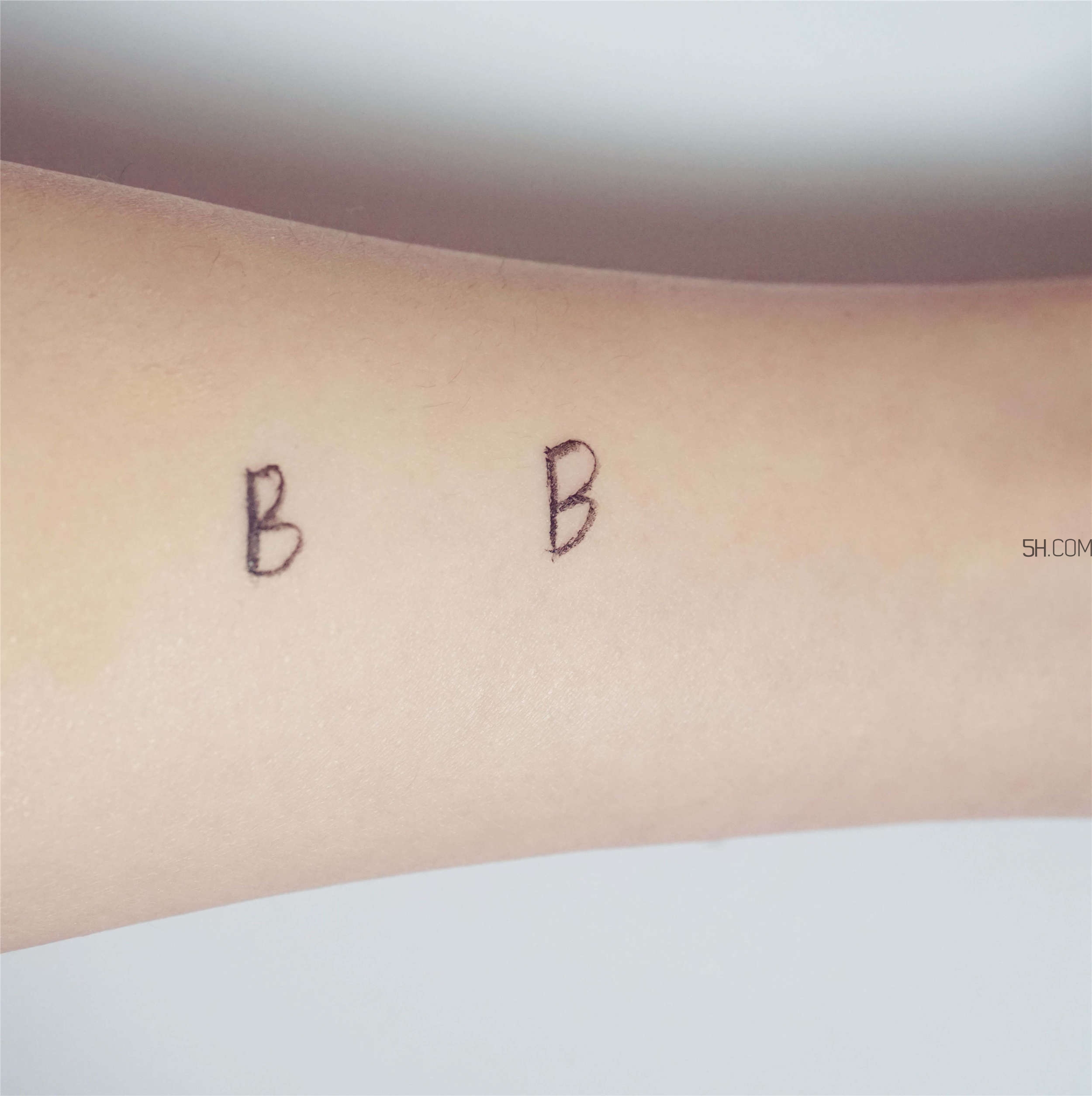 芭比波朗蟲草粉底液和covermark中草粉底霜哪個(gè)好? 芭比波朗蟲草粉底液和covermark中草粉底霜哪個(gè)好?