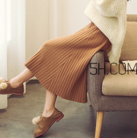 焦糖色配什么顏色好看？焦糖色褲子配什么顏色上衣