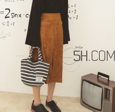 焦糖色配什么顏色好看？焦糖色褲子配什么顏色上衣