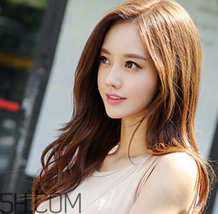 秋季女人如何保養(yǎng)？秋天要涂防曬霜嗎？