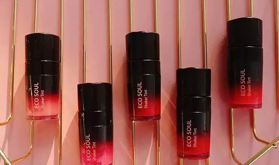 the saem得鮮搖搖樂唇釉色號(hào) 得鮮搖搖樂唇釉試色 the saem得鮮搖搖樂唇釉色號(hào) 得鮮搖搖樂唇釉試色