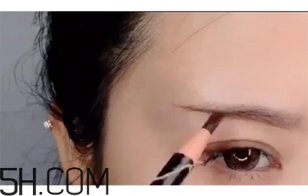 畫眉教程圖解 畫眉毛的技巧圖解一字眉 畫眉教程圖解 畫眉毛的技巧圖解一字眉