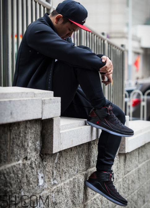 air jordan 32黑紅禁穿配色上腳效果怎么樣？