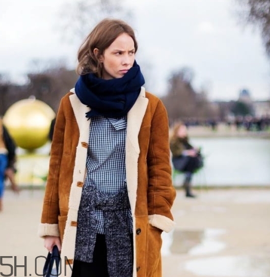 焦糖色是駝色嗎？焦糖色和深駝色區(qū)別