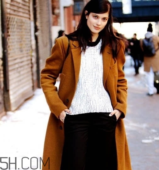 焦糖色是駝色嗎？焦糖色和深駝色區(qū)別