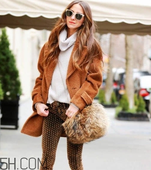 焦糖色是駝色嗎？焦糖色和深駝色區(qū)別