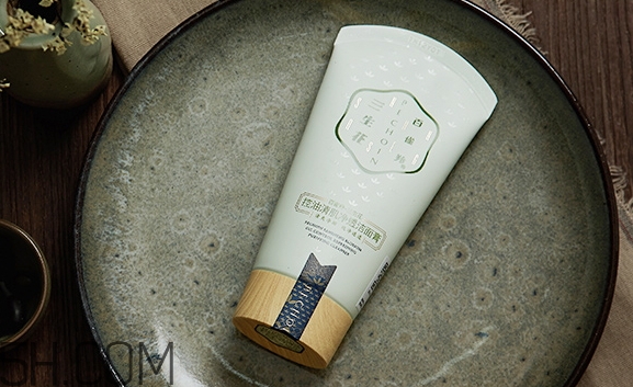 百雀羚洗面奶怎么樣？百雀羚洗面奶是皂基嗎？