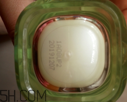 百雀羚爽膚水怎么樣？百雀羚爽膚水含酒精嗎？