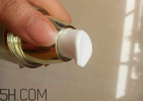 百雀羚爽膚水怎么樣？百雀羚爽膚水含酒精嗎？