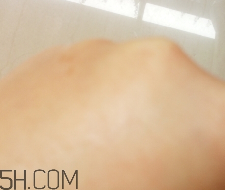 百雀羚爽膚水怎么樣？百雀羚爽膚水含酒精嗎？