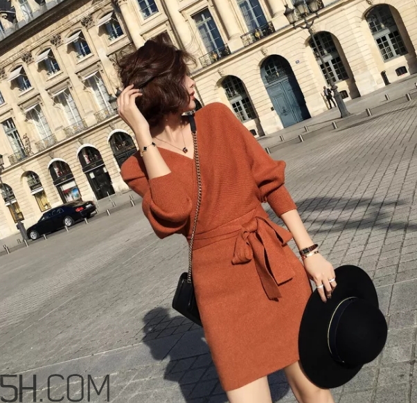 焦糖色毛衣配什么外套？焦糖色毛衣配什么顏色外套好看