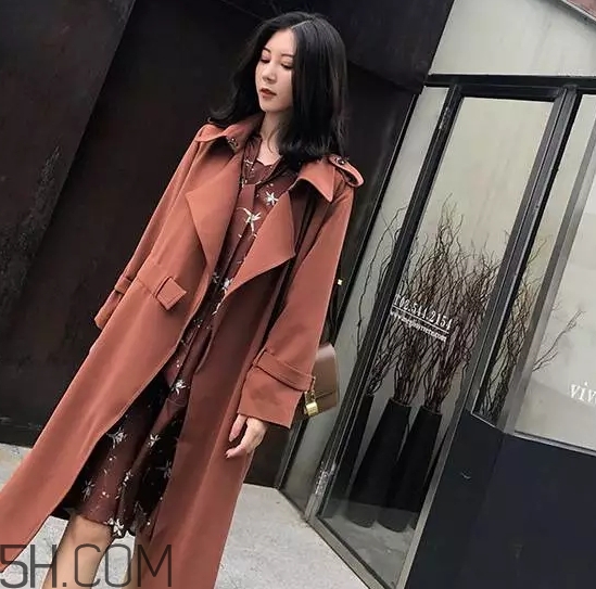 焦糖色毛衣配什么外套？焦糖色毛衣配什么顏色外套好看