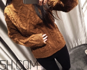 焦糖色毛衣配什么外套？焦糖色毛衣配什么顏色外套好看