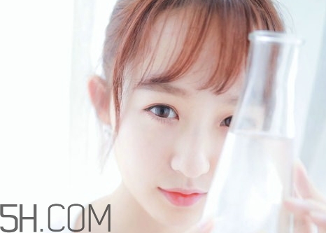 月經(jīng)期間掉頭發(fā)正常嗎_為什么月經(jīng)期間掉頭發(fā) 月經(jīng)期間掉頭發(fā)正常嗎_為什么月經(jīng)期間掉頭發(fā)