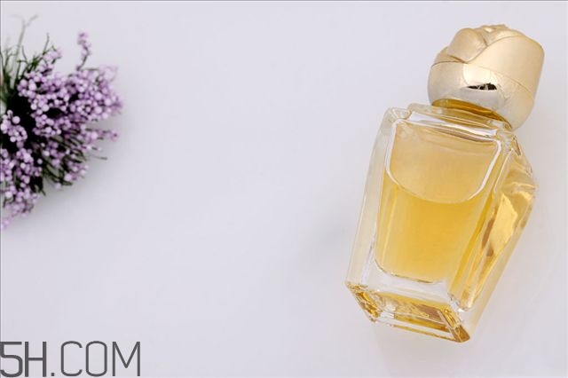 香水開封后可以放多久 過期香水的危害需重視 香水開封后可以放多久 過期香水的危害需重視