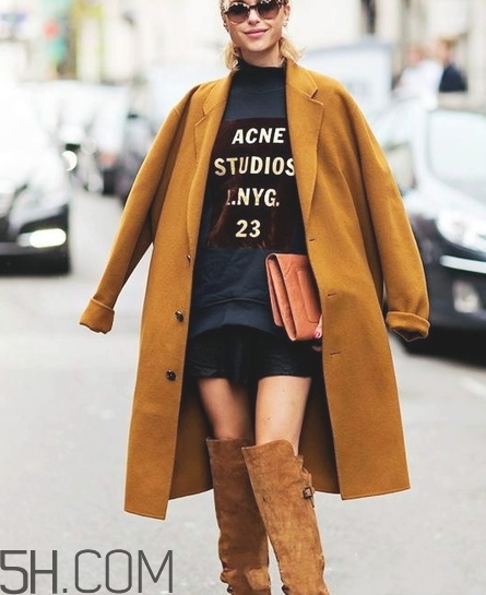 焦糖色大衣配什么褲子？焦糖色大衣搭配