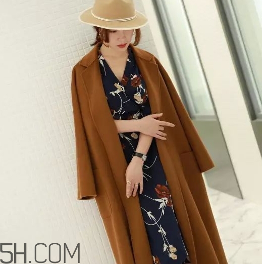 焦糖色大衣配什么褲子？焦糖色大衣搭配