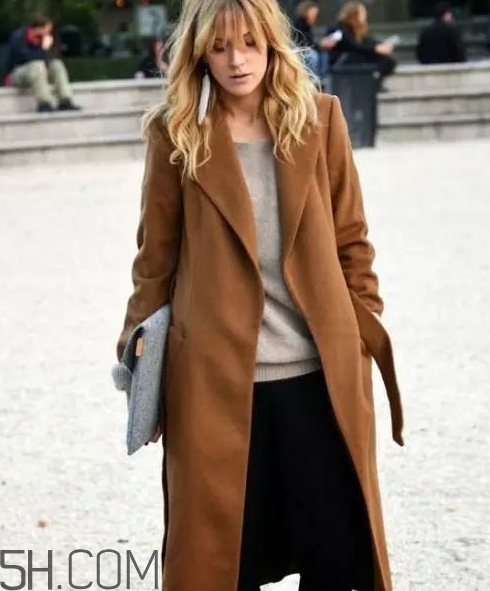 焦糖色大衣配什么褲子？焦糖色大衣搭配