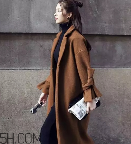 焦糖色大衣配什么顏色毛衣？焦糖色大衣毛衣搭配