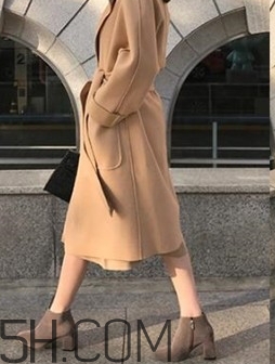 焦糖色風(fēng)衣搭配什么鞋子？焦糖色風(fēng)衣搭配什么襪子