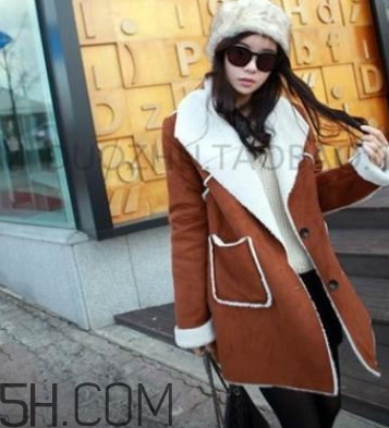 焦糖色風衣配什么褲子？焦糖色風衣搭配褲子顏色