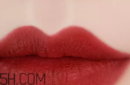 姨媽色口紅適合什么膚色？姨媽色口紅顯白嗎