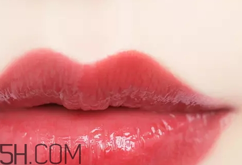 姨媽色口紅適合什么膚色？姨媽色口紅顯白嗎