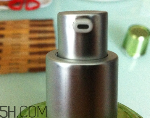 百雀羚乳液怎么打開？百雀羚乳液瓶蓋怎么開