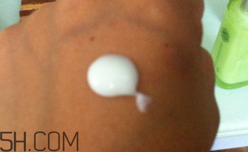 百雀羚乳液怎么打開？百雀羚乳液瓶蓋怎么開