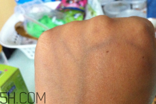 百雀羚乳液怎么打開？百雀羚乳液瓶蓋怎么開