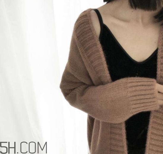 焦糖色毛衣配什么顏色好看？焦糖色毛衣搭配圖片