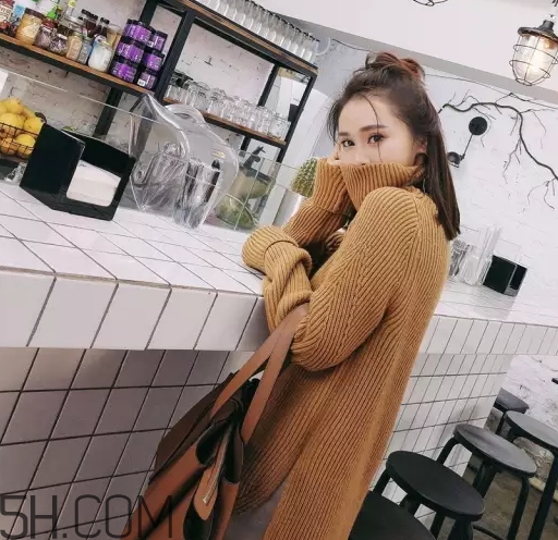焦糖色毛衣配什么顏色好看？焦糖色毛衣搭配圖片