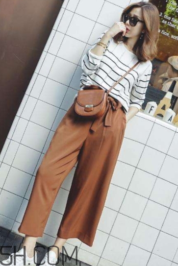 焦糖色褲子配什么顏色外套？焦糖色褲子怎么搭配圖片