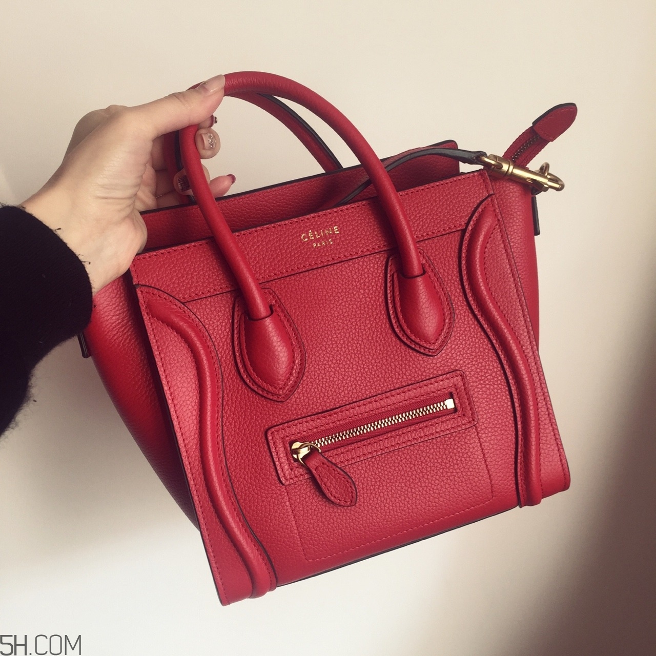 celine笑臉包價(jià)格 celine笑臉包怎么樣 celine笑臉包價(jià)格 celine笑臉包怎么樣