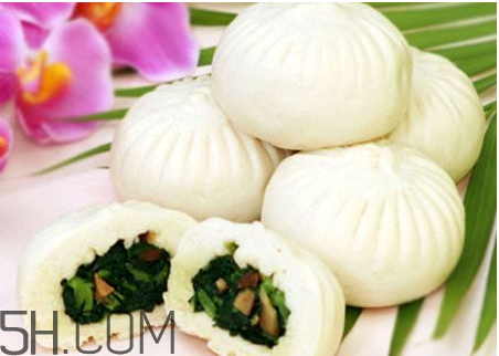 一個香菇青菜包的熱量大概是多少？一個香菇青菜包的熱量