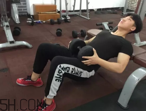 臀沖怎么做？臀沖和臀橋的區(qū)別