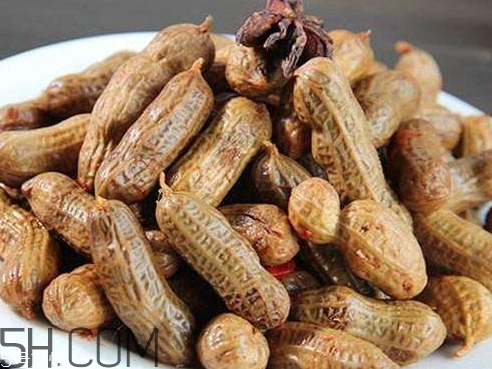 水煮花生為什么會發(fā)黑 水煮花生變黑還能吃嗎 水煮花生為什么會發(fā)黑 水煮花生變黑還能吃嗎